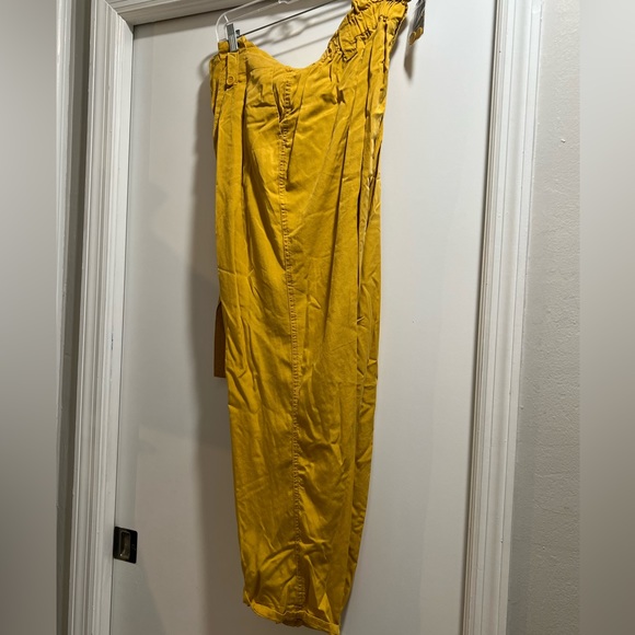 Size 20 NWT Paperbag Gold Pants, Elastic Waist - Picture 2 of 8